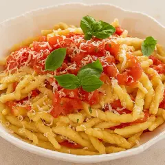 Gnocchi mit Tomaten und Basilikum, eine köstliche Idee für italienische Ricotta Rezepte.