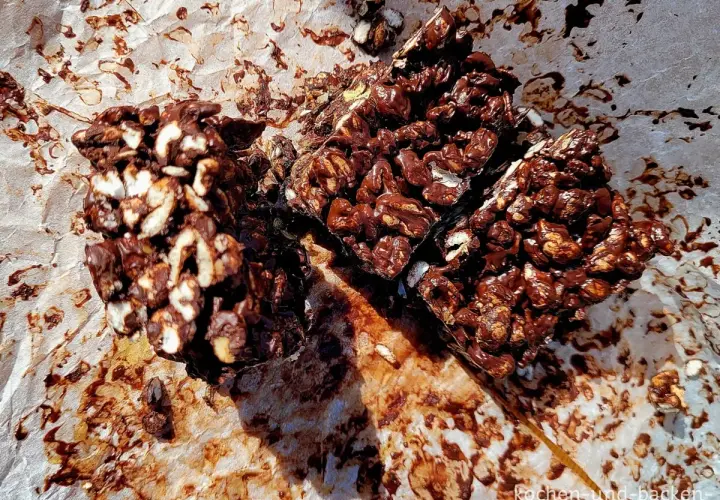 Schokoladenriegel mit gepufftem Reis und Nüssen, die Lust auf "Nippon selber machen" machen.
