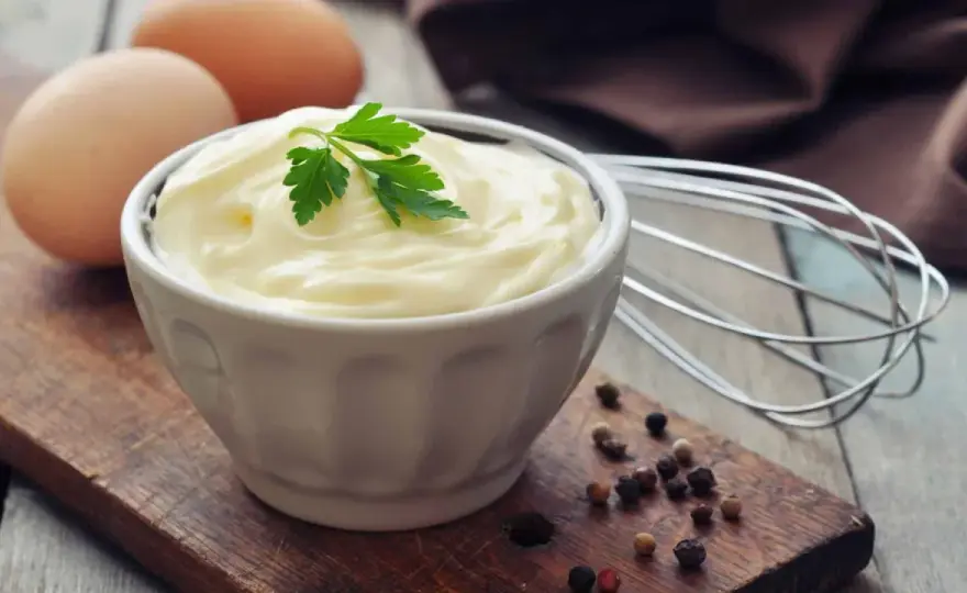 Mayonnaise selber machen - so gelingt sie cremig