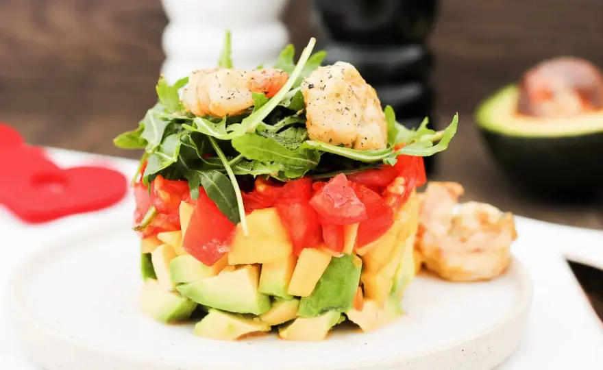 Sommerlicher Garnelensalat mit Avocado und Mango