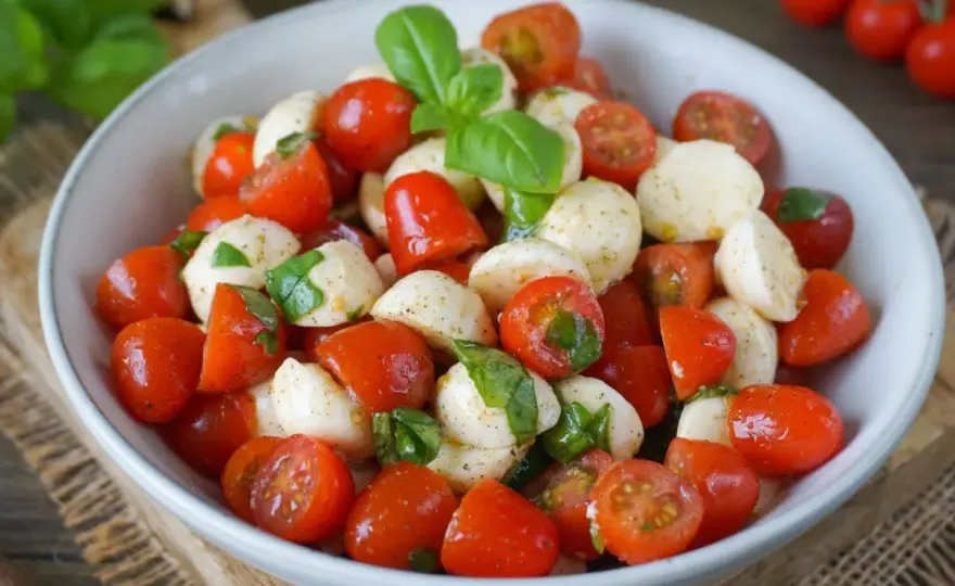 Italienischer Salat mit Tomaten und Mozzarella - Grundrezept