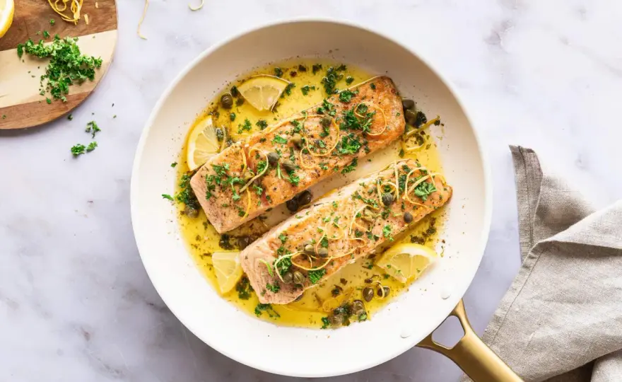 Lachs mit Mangold und Zitronensauce saftig zubereiten