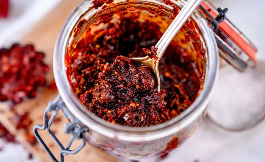 Crispy Chili Oil selber machen mit perfektem Crunch