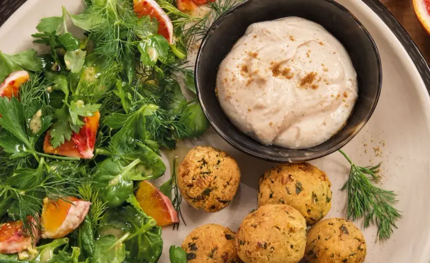 Orientalischer Dip zu Falafel - einfaches Tahini-Rezept