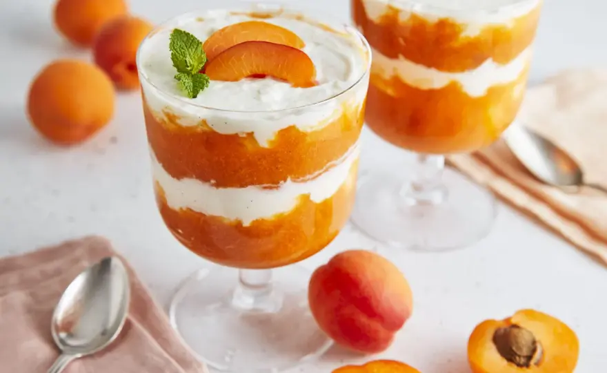 Aprikosen-Mascarpone-Dessert im Glas - einfach und cremig