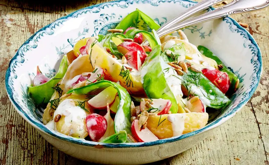 Kartoffelsalat mit Radieschen - knackig, würzig und leicht