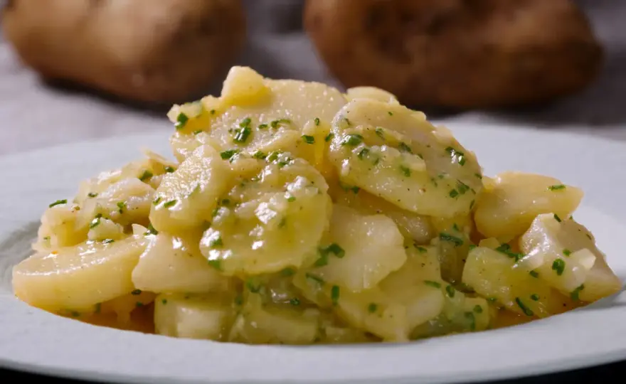 Kartoffelsalat aus Süd und Nord - so gelingt er