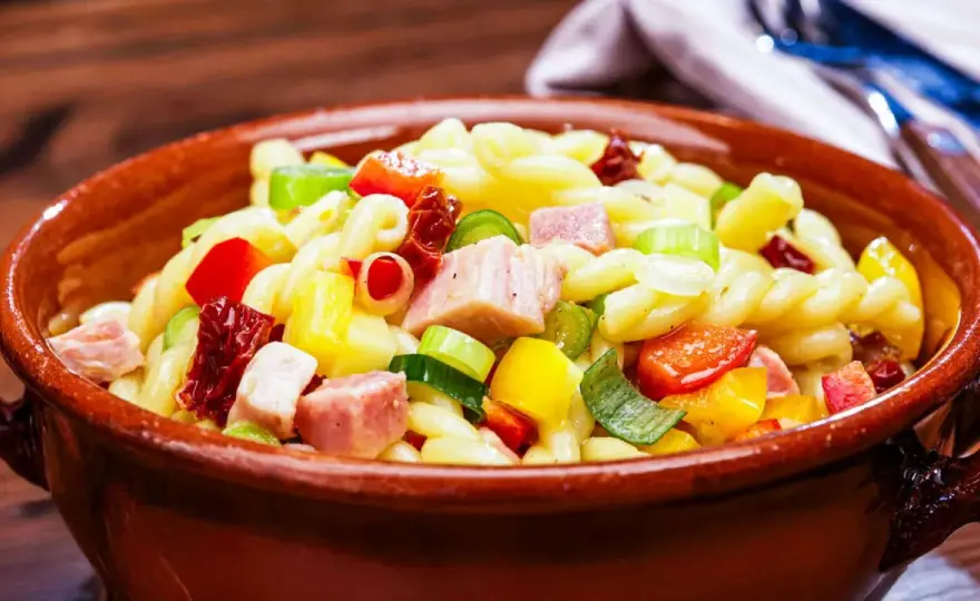 Nudelsalat ohne Mayonnaise - frisch, bunt und bissfest