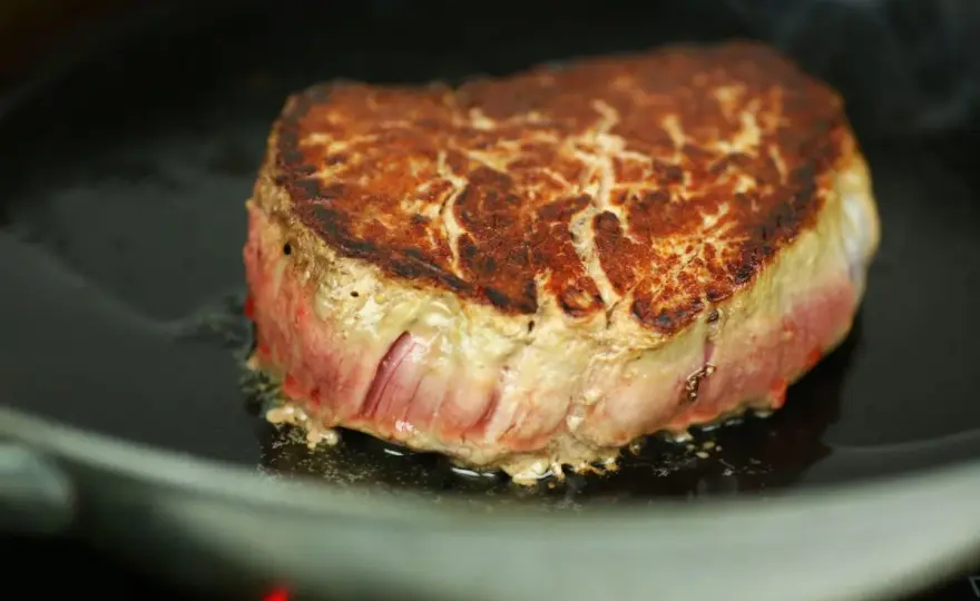Steak richtig braten - So gelingen Kruste und Gargrad