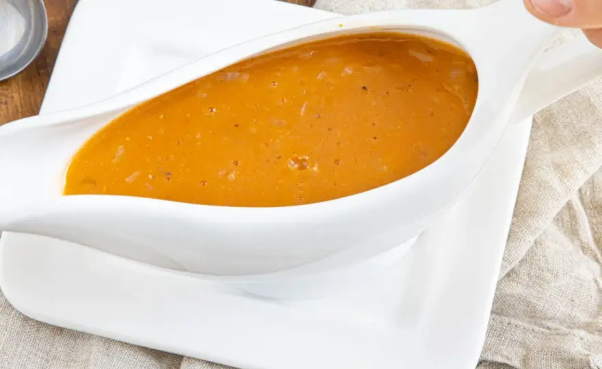 Sauce mit Fond aus dem Glas einfach verfeinern
