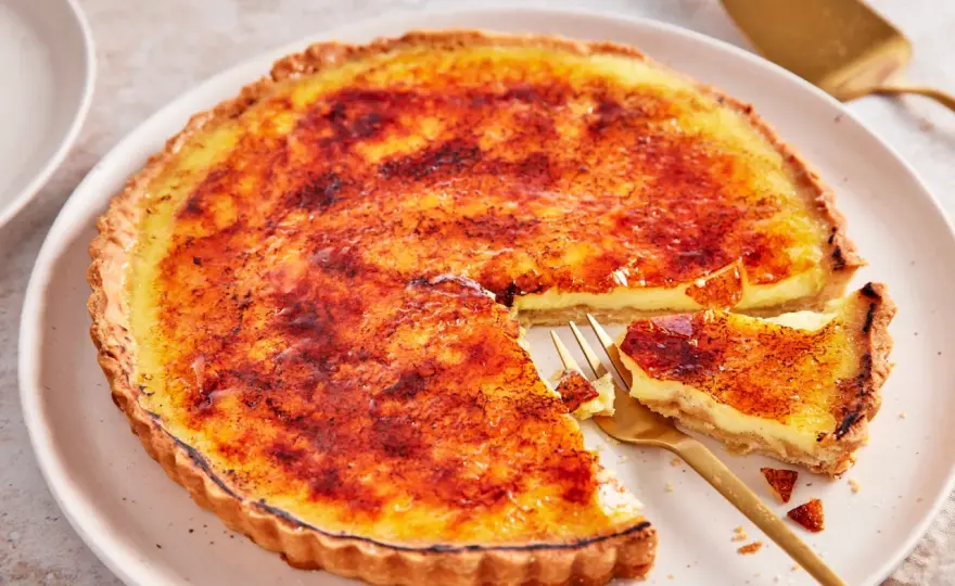 Crème-brûlée-Tarte mit knuspriger Zuckerkruste backen