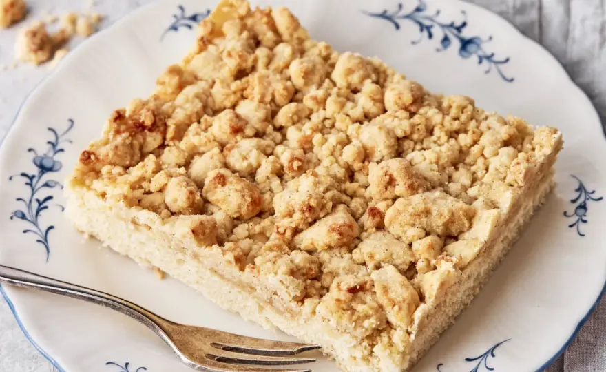 DDR-Streuselkuchen vom Blech mit dicken Butterstreuseln