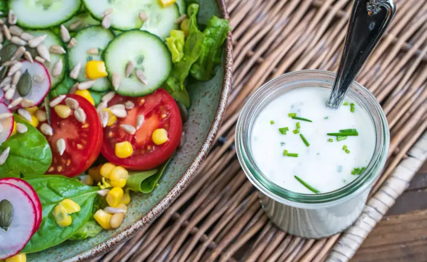 Joghurt-Dressing selber machen - Grundrezept und leckere Varianten
