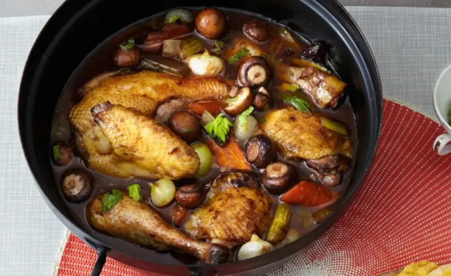 Coq au Riesling klassisch zubereiten mit cremiger Sauce