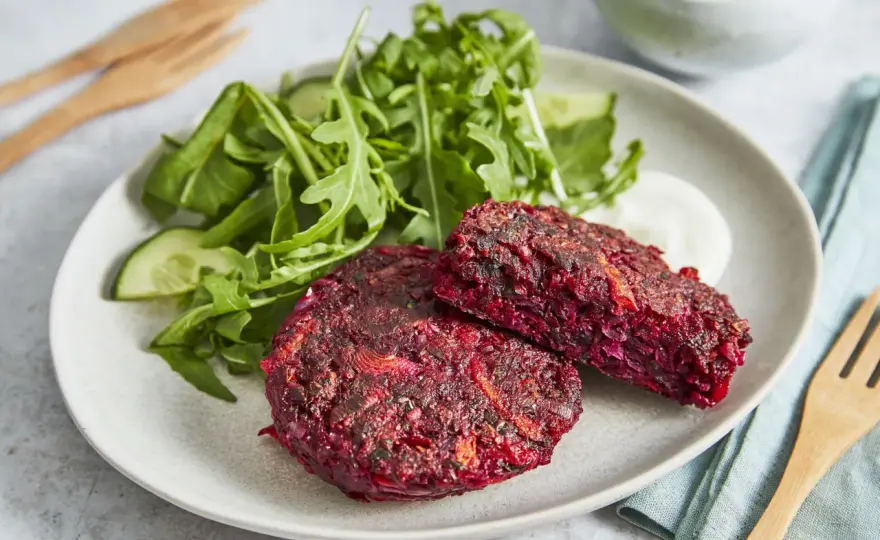 Rote-Bete-Bratlinge knusprig und saftig zubereiten