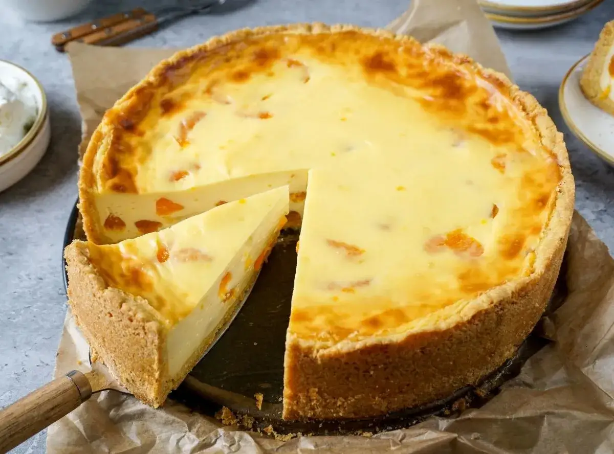 Ein saftiger Mandarine Schmand Kuchen mit einem knusprigen Boden und fruchtigen Mandarinenst&uuml;cken.