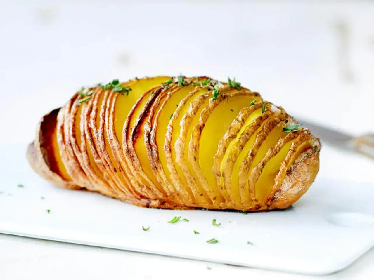 Knusprige Ofenkartoffeln: Ein einfacher Trick f&uuml;r perfekte Kartoffelscheiben, goldbraun und lecker.